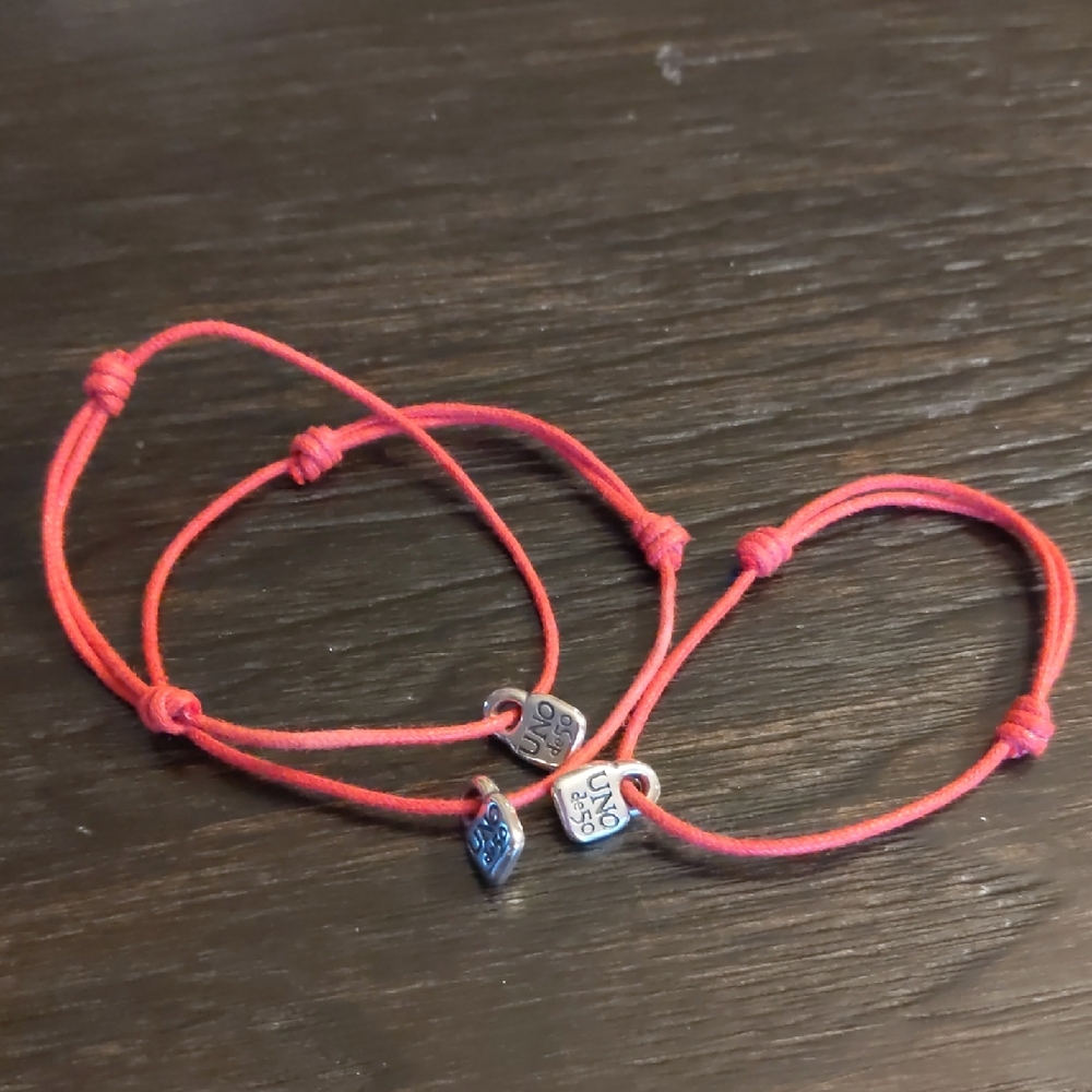 UNO de 50 3 Silver Plated Lock Charm On Red Cord